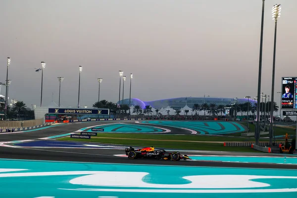 Max Verstappen (NED) - Kahin Red Bull Racing - Red Bull RB21 - Formula 1 Etihad Havayolları Grand Prix 2025 Abu Dabi Marina Pisti, Abu Dabi, Birleşik Arap Emirlikleri 'nde 24. Round öncesinde Honda RBPT