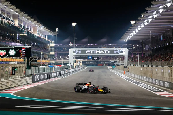 Max Verstappen (NED) - Kahin Red Bull Racing - Red Bull RB21 - Formula 1 Etihad Havayolları Grand Prix 2025 Abu Dabi Marina Pisti, Abu Dabi, Birleşik Arap Emirlikleri 'nde 24. Round öncesinde Honda RBPT