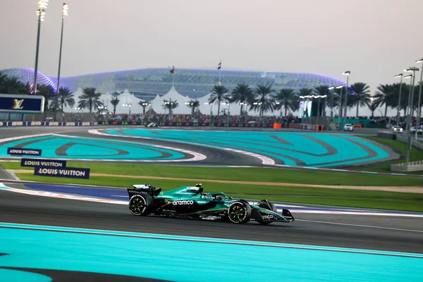 Fernando Alonso (ESP) - Aston Martin Aramco F1 Ekibi - Aston Martin AMR25 - Mercedes Formula 1 Etihad Havayolları Grand Prix 2025 Abu Dabi Marina Pisti Ebu Dabi, Birleşik Arap Emirlikleri 'nde 24. Raunt öncesinde, 