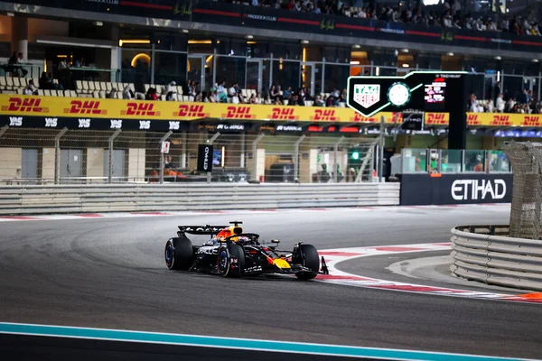 Max Verstappen (NED) - Kahin Red Bull Racing - Red Bull RB21 - Formula 1 Etihad Havayolları Grand Prix 2025 Abu Dabi Marina Pisti, Abu Dabi, Birleşik Arap Emirlikleri 'nde 24. Round öncesinde Honda RBPT