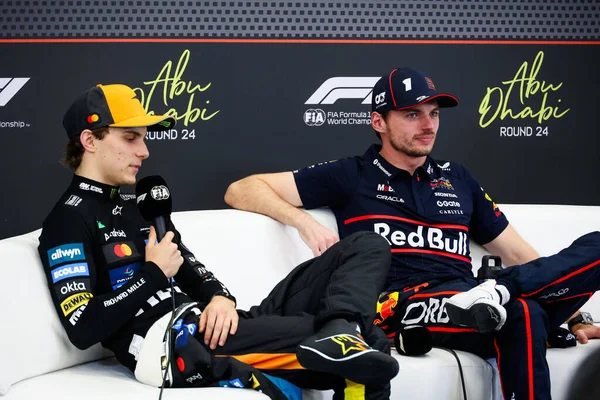Race Press Conference - (L) Oscar Piastri (AUS) - McLaren Formula 1 Team - McLaren MCL39 - Mercedes (R) Max Verstappen (NED) - Oracle Red Bull Racing - Red Bull RB21 - Honda RBPT Formula 1 Etihad Airways Abu D