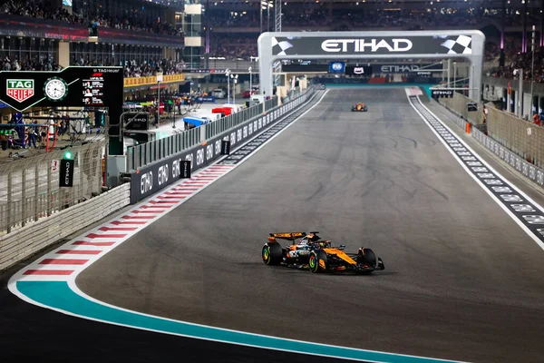 Oscar Piastri (AUS) - McLaren Formula 1 Ekibi - McLaren MCL39 - Mercedes Formula 1 Etihad Airways Abu Dabi Grand Prix 2025 Ebu Dabi Marina Pisti, Abu Dabi, Birleşik Arap Emirlikleri, 24.
