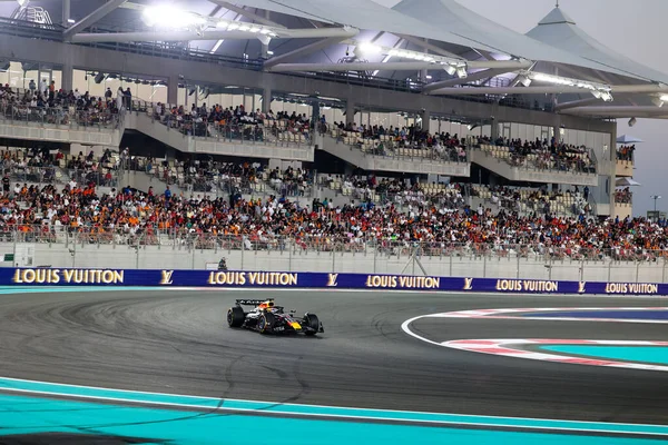 Max Verstappen (NED) - Kahin Red Bull Racing - Red Bull RB21 - Formula 1 Etihad Havayolları Grand Prix 2025 Abu Dabi Marina Pisti, Abu Dabi, Birleşik Arap Emirlikleri 'nde 24. Round öncesinde Honda RBPT