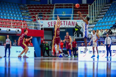 Darius Perry (ABD) - Real Sebastiani Rieti Real Sebastiani Rieti Bi.Emme Servisi Libertas Livorno Stagione 2025-26 Campionato Italiano Pallacanestro - Vahşi Batı Serisi A2 Maschile - Normal Mevsim, Round 17