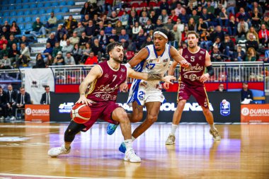 (Fabio Valentini (ITA) - Bi.Emme Service Libertas Livorno (R) Liam Udom (ITA) - Real Sebastiani Rieti Real Sebastiani Rieti vs Bi.Emme Service Libertas Livorno Stagione 2025-26 Campionato Italiano Pallacanestro - Old Wild West Serie A2 Maschile - 