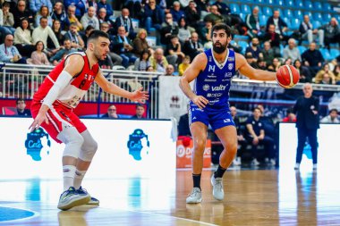 (l) Tommaso Guariglia (ITA) - Real Sebastiani Rieti (R) Giovanni Vildera (ITA) - Valtur Brindisi, Real Sebastiani Rieti 'ye karşı Valtur Brindisi Stagione 2025-26 Campionato Italiano Pallacanestro - Vahşi Batı Serie A2 Maschile - Normal Mevsim,
