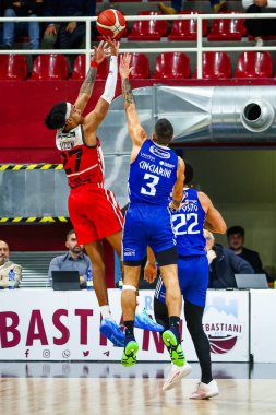 Liam Udom (ITA) - Real Sebastiani Rieti, Real Sebastiani Rieti 'ye karşı Valtur Brindisi Stagione 2025-26 Campionato Italiano Pallacanestro - Vahşi Batı Serisi A2 Maschile - Normal Mevsim, Raund 15 -- Fotoğraf Alessio De Marco