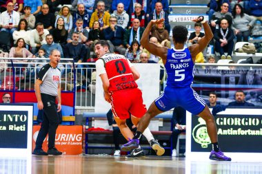 Matteo Parravicini (ITA) - Real Sebastiani Rieti, Real Sebastiani Rieti 'ye karşı Valtur Brindisi Stagione 2025-26 Campionato Italiano Pallacanestro - Vahşi Batı Serie A2 Maschile - Normal sezon, Raund 15 -- Fotoğraf Alessio De Marco