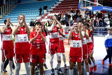 Rieti Takımı, Real Sebastiani Rieti 'ye karşı Valtur Brindisi Stagione 2025-26 Campionato Italiano Pallacanestro - Vahşi Batı Serisi A2 Maschile - Normal sezon, Raund 15 - Fotoğraf Alessio De Marco