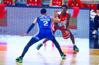 (L) Zach Copeland (ABD) - Valtur Brindisi (R) Darius Perry (ABD) - Real Sebastiani Rieti - Real Sebastiani Rieti vs Valtur Brindisi Stagione 2025-26 Campionato Italiano Pallacanestro - Old Wild West Serie A2 Maschile - Round 15