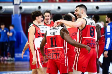 Rieti Takımı, Real Sebastiani Rieti 'ye karşı Valtur Brindisi Stagione 2025-26 Campionato Italiano Pallacanestro - Vahşi Batı Serisi A2 Maschile - Normal sezon, Raund 15 - Fotoğraf Alessio De Marco