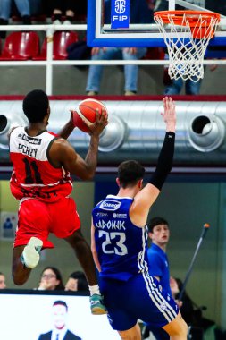 (L) Darius Perry (ABD) - Real Sebastiani Rieti (R) Todor Radonjic (MNE) - Valtur Brindisi Real Sebastiani Rieti - Valtur Brindisi Stagione 2025-26 Campionato Italiano Pallacanestro - Vahşi Batı Serie A2 Maschile - Normal sezon, 15.