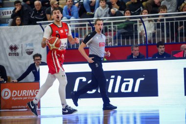 Matteo Parravicini (ITA) - Real Sebastiani Rieti vs. Flats Service Fortitudo Bologna: 2025-26 sezonluk İtalyan Basketbol Şampiyonası; Old West Men 's Serie A2; Round 19, Round 19