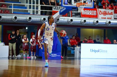 #27 Liam Udom (ITA) - Real Sebastiani Rieti - Dole Basket Rimini - Stagione 2025-26 Campionato Italiano Pallacanestro - Vahşi Batı Serie A2 Maschile - Normal sezon, Round 23 - Fotoğraf Alessio De Marco