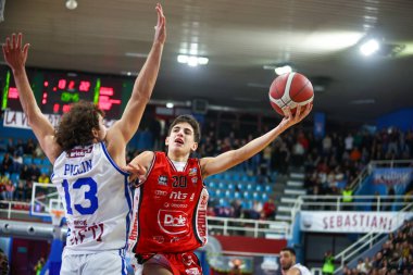 #20 Nicolo Ronci (ITA) - Real Sebastiani Rieti - Dole Basket Rimini - Stagione 2025-26 Campionato Italiano Pallacanestro - Vahşi Batı Serie A2 Maschile - Normal sezon, Round 23 - Fotoğraf Alessio De Marco