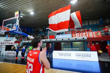 Maestre taraftarları ve takımı Real Sebastiani Rieti 'ye karşı Gemini Mestre - Stagione 2025-26 Campionato Italiano Pallacanestro - Vahşi Batı Serisi A2 Maschile - Düzenli sezon - Fotoğraf Alessio De Marco