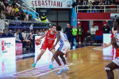 #32 Bonacini Federico (ITA) - Gemini Üstadı Real Sebastiani Rieti - Stagione 2025-26 Campionato Italiano Pallacanestro - Vahşi Batı Serisi A2 Maschile - Normal Mevsim - Alessio De Marco