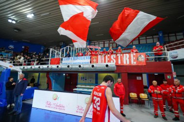 Maestre taraftarları ve takımı Real Sebastiani Rieti 'ye karşı Gemini Mestre - Stagione 2025-26 Campionato Italiano Pallacanestro - Vahşi Batı Serisi A2 Maschile - Düzenli sezon - Fotoğraf Alessio De Marco