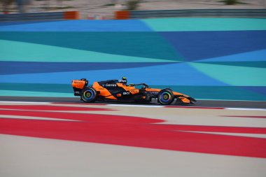 (1) Lando Norris (GBR) - McLaren Mastercard F1 Team - McLaren MCL40 - Mercedes, Bahreyn, Bahreyn 'de düzenlenen 2026 FIA Formula 1 Dünya Şampiyonası' nın ilk sezon öncesi resmi test oturumunda. Üç günlük test.
