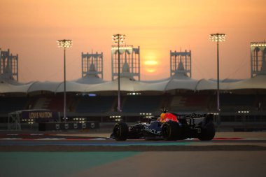 (3) Max Verstappen (NED) - Bahreyn, Bahreyn 'de düzenlenen 2026 FIA Formula 1 Dünya Şampiyonası' nda Red Bull RB22 - Red Bull Ford. Üç gün sonra.