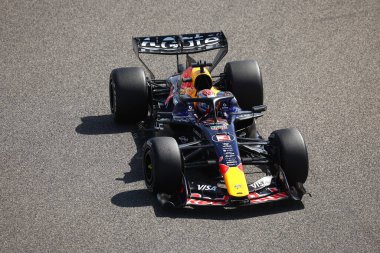 (3) Max Verstappen (NED) - Bahreyn, Bahreyn 'de düzenlenen 2026 FIA Formula 1 Dünya Şampiyonası' nda Red Bull RB22 - Red Bull Ford. Üç gün sonra.