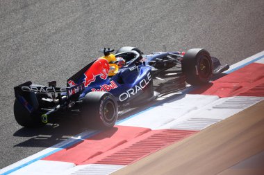 (3) Max Verstappen (NED) - Bahreyn, Bahreyn 'de düzenlenen 2026 FIA Formula 1 Dünya Şampiyonası' nda Red Bull RB22 - Red Bull Ford. Üç gün sonra.