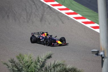 (3) Max Verstappen (NED) - Bahreyn, Bahreyn 'de düzenlenen 2026 FIA Formula 1 Dünya Şampiyonası' nda Red Bull RB22 - Red Bull Ford. Üç gün sonra.
