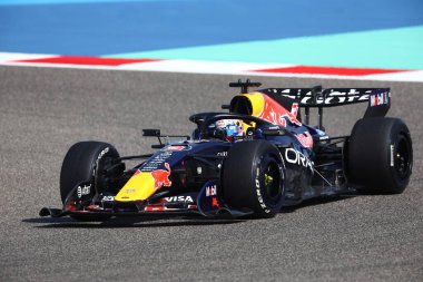 (3) Max Verstappen (NED) - Bahreyn, Bahreyn 'de düzenlenen 2026 FIA Formula 1 Dünya Şampiyonası' nda Red Bull RB22 - Red Bull Ford. Üç gün sonra.
