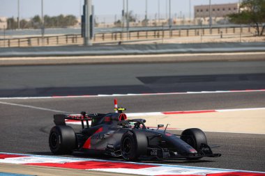 (5) Gabriel Bortoleto (BRA) - Audi Revolut F1 Team - Audi AR01 - Audi Audi, Bahreyn 'deki Bahreyn Uluslararası Pisti' nde düzenlenen 2026 FIA Formula 1 Dünya Şampiyonası 'nın ilk sezon öncesi resmi test oturumunda. Üç günlük test oturumu