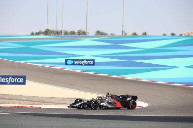 (5) Gabriel Bortoleto (BRA) - Audi Revolut F1 Team - Audi AR01 - Audi Audi, Bahreyn 'deki Bahreyn Uluslararası Pisti' nde düzenlenen 2026 FIA Formula 1 Dünya Şampiyonası 'nın ilk sezon öncesi resmi test oturumunda. Üç günlük test oturumu