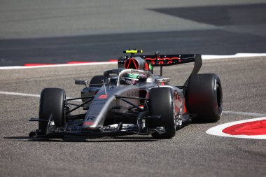 (5) Gabriel Bortoleto (BRA) - Audi Revolut F1 Team - Audi AR01 - Audi Audi, Bahreyn 'deki Bahreyn Uluslararası Pisti' nde düzenlenen 2026 FIA Formula 1 Dünya Şampiyonası 'nın ilk sezon öncesi resmi test oturumunda. Üç günlük test oturumu