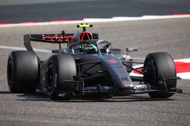 (5) Gabriel Bortoleto (BRA) - Audi Revolut F1 Team - Audi AR01 - Audi Audi, Bahreyn 'deki Bahreyn Uluslararası Pisti' nde düzenlenen 2026 FIA Formula 1 Dünya Şampiyonası 'nın ilk sezon öncesi resmi test oturumunda. Üç günlük test oturumu