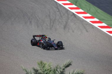 (5) Gabriel Bortoleto (BRA) - Audi Revolut F1 Team - Audi AR01 - Audi Audi, Bahreyn 'deki Bahreyn Uluslararası Pisti' nde düzenlenen 2026 FIA Formula 1 Dünya Şampiyonası 'nın ilk sezon öncesi resmi test oturumunda. Üç günlük test oturumu