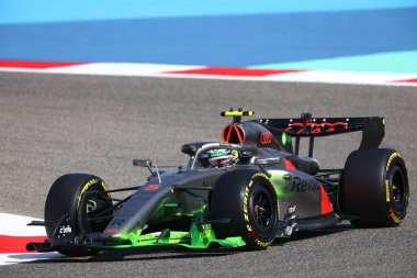 (5) Gabriel Bortoleto (BRA) - Audi Revolut F1 Team - Audi AR01 - Audi Audi, Bahreyn 'deki Bahreyn Uluslararası Pisti' nde düzenlenen 2026 FIA Formula 1 Dünya Şampiyonası 'nın ilk sezon öncesi resmi test oturumunda. Üç günlük test oturumu