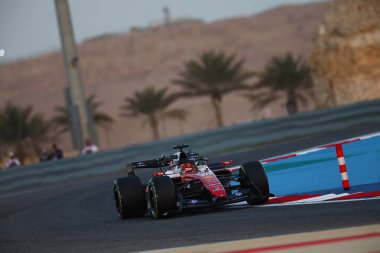 (16) Charles Leclerc (MON) - Scuderia Ferrari HP - Ferrari SF-26 - Ferrari, Bahreyn 'deki Bahreyn Uluslararası Pisti' nde düzenlenen 2026 FIA Formula 1 Dünya Şampiyonası 'nın ilk sezon öncesi resmi test oturumu sırasında Ferrari. Üç günlük test sonuçları.