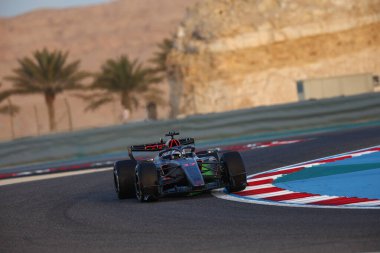 (27) Nico Hulkenberg (GER) - Audi Revolut F1 Team - Audi AR01 - Audi, Bahreyn 'deki Bahreyn Uluslararası Pisti' nde düzenlenen 2026 FIA Formula 1 Dünya Şampiyonası 'nın ilk sezon öncesi resmi test oturumunda. Üç günlük test oturumu f