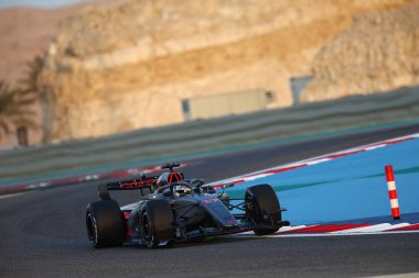 (27) Nico Hulkenberg (GER) - Audi Revolut F1 Team - Audi AR01 - Audi, Bahreyn 'deki Bahreyn Uluslararası Pisti' nde düzenlenen 2026 FIA Formula 1 Dünya Şampiyonası 'nın ilk sezon öncesi resmi test oturumunda. Üç günlük test oturumu f