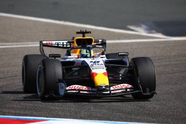 (41) Arvid Lindblad (GBR) - Visa Cash App Racing Bulls F1 Team - Racing Bulls VCARB03 - Red Bull Ford, Sakhir, Bahreyn Uluslararası Pisti 'nde düzenlenen 2026 FIA Formula 1 Dünya Şampiyonası' nın sezon öncesi ilk resmi test oturumu sırasında