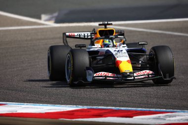 (41) Arvid Lindblad (GBR) - Visa Cash App Racing Bulls F1 Team - Racing Bulls VCARB03 - Red Bull Ford, Sakhir, Bahreyn Uluslararası Pisti 'nde düzenlenen 2026 FIA Formula 1 Dünya Şampiyonası' nın sezon öncesi ilk resmi test oturumu sırasında