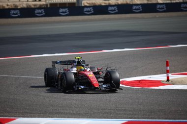 (44) Lewis Hamilton (GBR) - Scuderia Ferrari HP - Ferrari SF-26 - Ferrari, Bahreyn 'deki Bahreyn Uluslararası Pisti' nde düzenlenen 2026 FIA Formula 1 Dünya Şampiyonası 'nın ilk sezon öncesi resmi test oturumunda Ferrari. Üç günlük test değerlendirmesi.