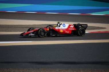 (44) Lewis Hamilton (GBR) - Scuderia Ferrari HP - Ferrari SF-26 - Ferrari, Bahreyn 'deki Bahreyn Uluslararası Pisti' nde düzenlenen 2026 FIA Formula 1 Dünya Şampiyonası 'nın ilk sezon öncesi resmi test oturumunda Ferrari. Üç günlük test değerlendirmesi.