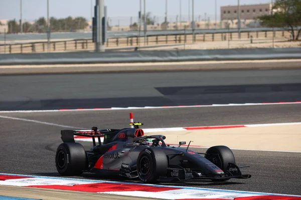 (5) Gabriel Bortoleto (BRA) - Audi Revolut F1 Team - Audi AR01 - Audi Audi, Bahreyn 'deki Bahreyn Uluslararası Pisti' nde düzenlenen 2026 FIA Formula 1 Dünya Şampiyonası 'nın ilk sezon öncesi resmi test oturumunda. Üç günlük test oturumu