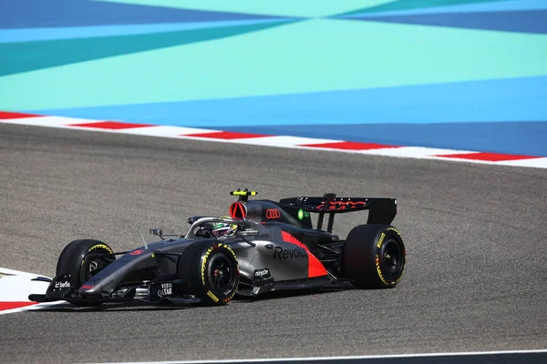 (5) Gabriel Bortoleto (BRA) - Audi Revolut F1 Team - Audi AR01 - Audi Audi, Bahreyn 'deki Bahreyn Uluslararası Pisti' nde düzenlenen 2026 FIA Formula 1 Dünya Şampiyonası 'nın ilk sezon öncesi resmi test oturumunda. Üç günlük test oturumu