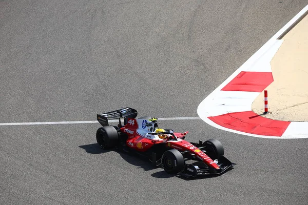 (44) Lewis Hamilton (GBR) - Scuderia Ferrari HP - Ferrari SF-26 - Ferrari, Bahreyn 'deki Bahreyn Uluslararası Pisti' nde düzenlenen 2026 FIA Formula 1 Dünya Şampiyonası 'nın ilk sezon öncesi resmi test oturumunda Ferrari. Üç günlük test değerlendirmesi.