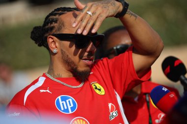 (44) Lewis Hamilton (GBR) - Scuderia Ferrari HP - Ferrari SF-26 - Ferrari, Bahreyn 'deki Bahreyn Uluslararası Pisti' nde düzenlenen 2026 FIA Formula 1 Dünya Şampiyonası 'nın ilk sezon öncesi resmi test oturumunda Ferrari. Üç günlük test değerlendirmesi.