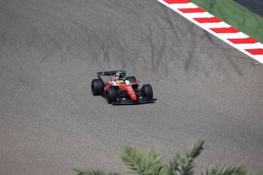 (44) Lewis Hamilton (GBR) - Scuderia Ferrari HP - Ferrari SF-26 - Ferrari, Bahreyn 'deki Bahreyn Uluslararası Pisti' nde düzenlenen 2026 FIA Formula 1 Dünya Şampiyonası 'nın ilk sezon öncesi resmi test oturumunda Ferrari. Üç günlük test değerlendirmesi.