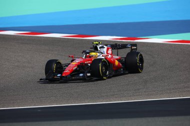 (44) Lewis Hamilton (GBR) - Scuderia Ferrari HP - Ferrari SF-26 - Ferrari, Bahreyn 'deki Bahreyn Uluslararası Pisti' nde düzenlenen 2026 FIA Formula 1 Dünya Şampiyonası 'nın ilk sezon öncesi resmi test oturumunda Ferrari. Üç günlük test değerlendirmesi.