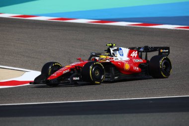 (44) Lewis Hamilton (GBR) - Scuderia Ferrari HP - Ferrari SF-26 - Ferrari, Bahreyn 'deki Bahreyn Uluslararası Pisti' nde düzenlenen 2026 FIA Formula 1 Dünya Şampiyonası 'nın ilk sezon öncesi resmi test oturumunda Ferrari. Üç günlük test değerlendirmesi.