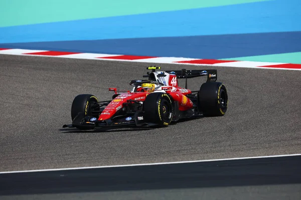 (44) Lewis Hamilton (GBR) - Scuderia Ferrari HP - Ferrari SF-26 - Ferrari, Bahreyn 'deki Bahreyn Uluslararası Pisti' nde düzenlenen 2026 FIA Formula 1 Dünya Şampiyonası 'nın ilk sezon öncesi resmi test oturumunda Ferrari. Üç günlük test değerlendirmesi.