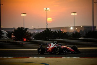 (16) Charles Leclerc (MON) - Scuderia Ferrari HP - Ferrari SF-26 - Ferrari, Bahreyn, Bahreyn 'de düzenlenen 2026 FIA Formula 1 Dünya Şampiyonası' nın ilk sezon öncesi ilk resmi test oturumunda Ferrari. Üç gün.